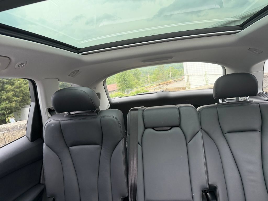 Used 2023 Audi Q7 3.0T Premium w/ Convenience Package AWD/4WD image 19
