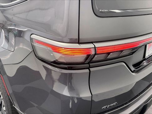 New 2026 Jeep Grand Wagoneer 4WD image 16