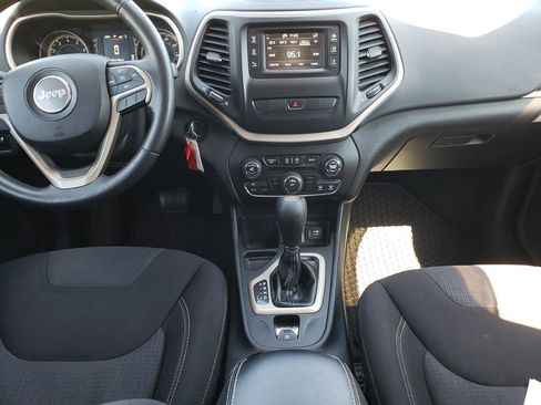 Used 2015 Jeep Cherokee Latitude w/ Cold Weather Group FWD image 13