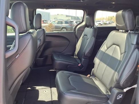 New 2026 Chrysler Pacifica Select w/ S Appearance Package FWD image 18