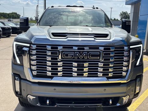 New 2026 GMC Sierra 2500 Denali w/ Denali Reserve Package AWD/4WD image 9