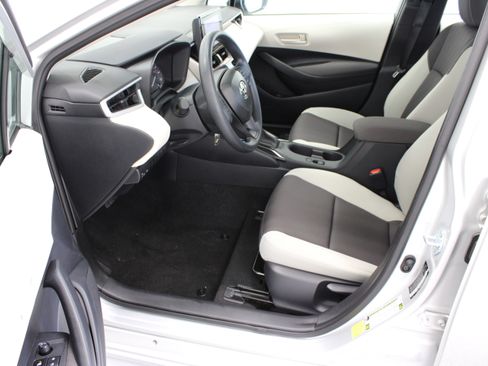 Used 2025 Toyota Corolla LE FWD image 14