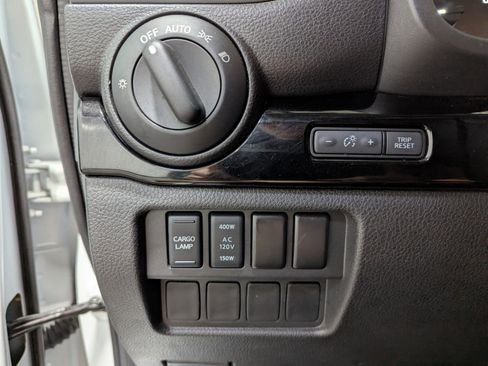 Used 2024 Nissan Titan SV w/ SV Convenience Package image 15