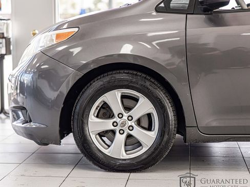 Used 2012 Toyota Sienna LE FWD image 7