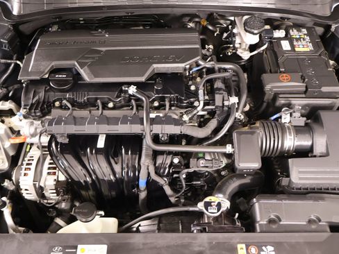 Used 2024 Hyundai Elantra SE FWD image 18