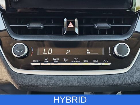 Used 2025 Toyota Corolla LE w/ LE Premium Package FWD image 22