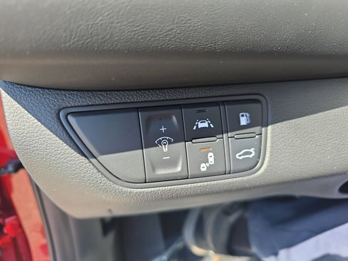 Used 2020 Genesis G70 2.0T w/ Prestige Package image 28