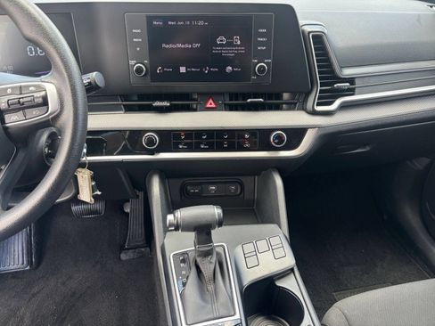 Used 2025 Kia Sportage LX FWD image 17