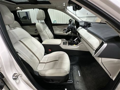 Certified 2024 MAZDA CX-90 3.3 Turbo w/ Premium Plus Pkg image 31