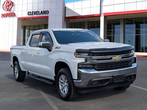 Used 2020 Chevrolet Silverado 1500 LT w/ Z71 Off-Road Package image 2