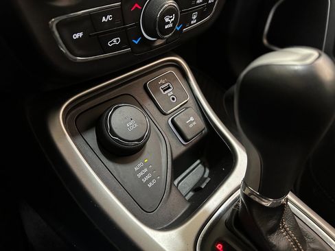 Used 2019 Jeep Compass Latitude w/ Cold Weather Group image 27