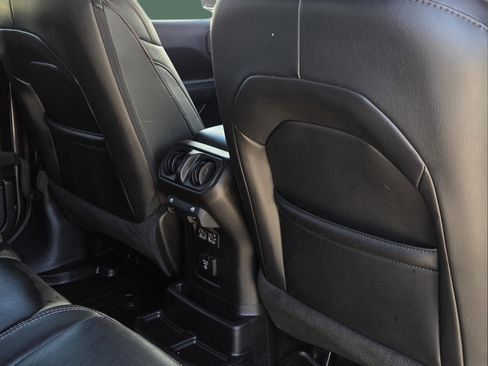 Used 2019 Jeep Wrangler Unlimited Sahara w/ Uconnect 4C Nav & Sound Group AWD/4WD image 35