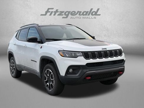Used 2024 Jeep Compass Trailhawk AWD/4WD image 1