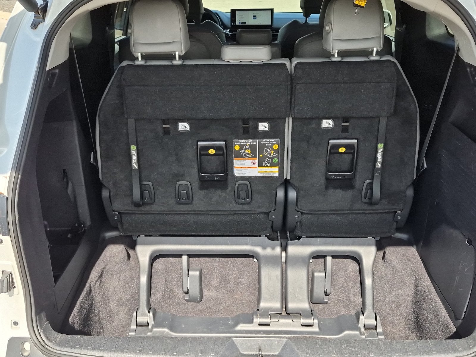 Used 2025 Toyota Sienna XLE FWD image 15
