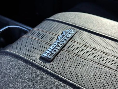 Used 2024 Chevrolet Silverado 2500 High Country w/ High Country Premium Package AWD/4WD image 27