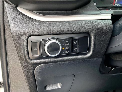 Used 2023 Ford Explorer XLT AWD/4WD image 36