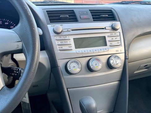 Used 2010 Toyota Camry LE image 15