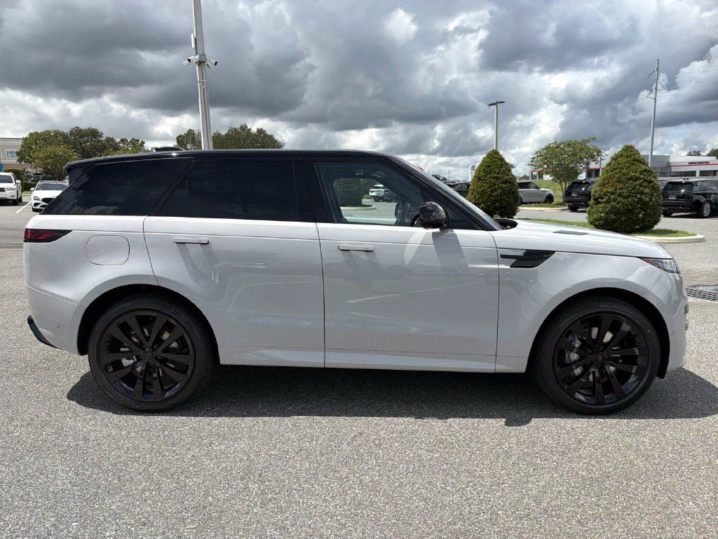 New 2026 Land Rover Range Rover Sport Dynamic SE AWD/4WD image 6