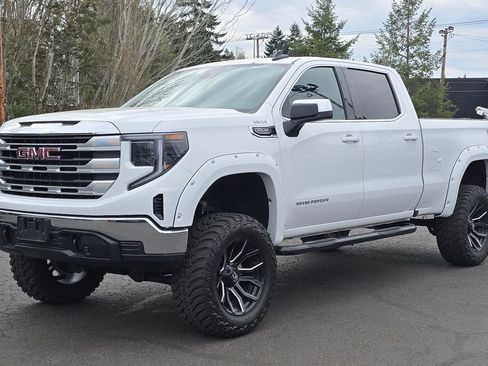 Used 2024 GMC Sierra 1500 SLE w/ X31 Off-Road Package image 7