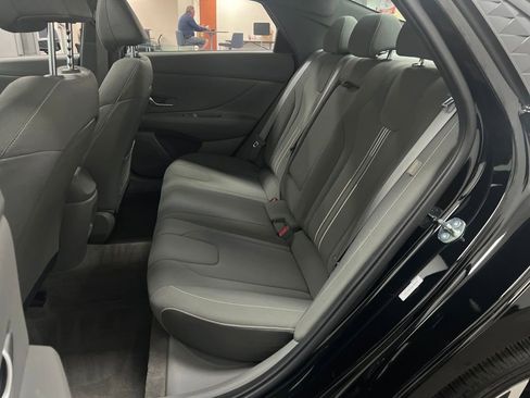 Used 2025 Hyundai Elantra SEL image 27