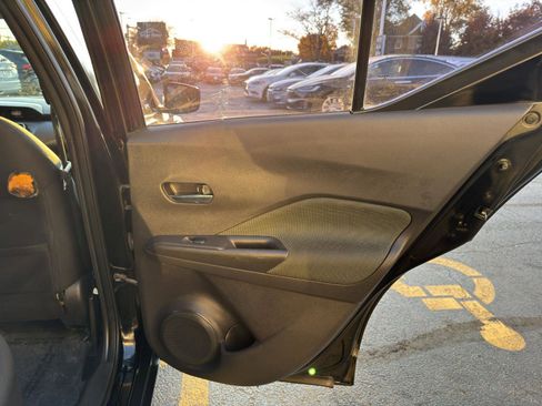 Used 2020 Nissan Kicks SV image 39