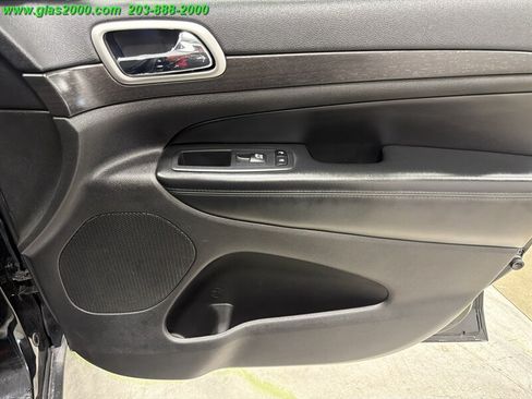 Used 2018 Jeep Grand Cherokee Laredo AWD/4WD image 26