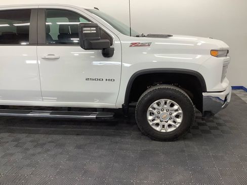 Used 2024 Chevrolet Silverado 2500 LT AWD/4WD image 25