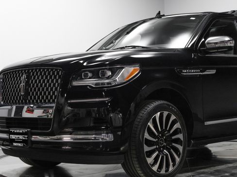 Used 2022 Lincoln Navigator Black Label image 11