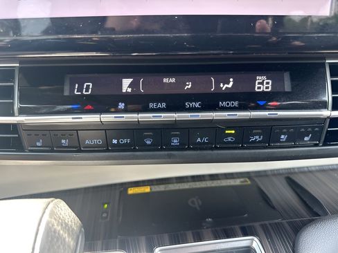 Used 2021 Toyota Sienna Platinum image 20