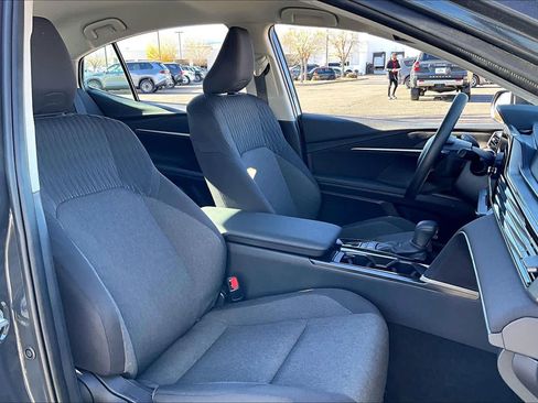 Used 2025 Toyota Camry SE image 7