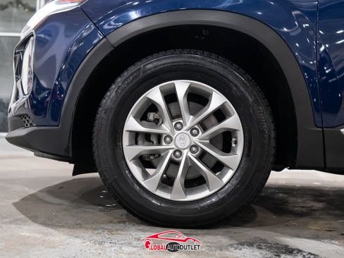 Used 2019 Hyundai Santa Fe SE image 9