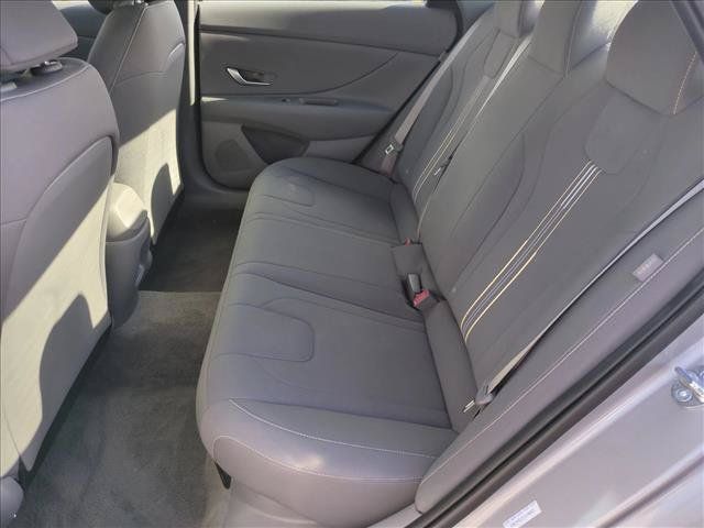Used 2026 Hyundai Elantra Hybrid FWD image 17