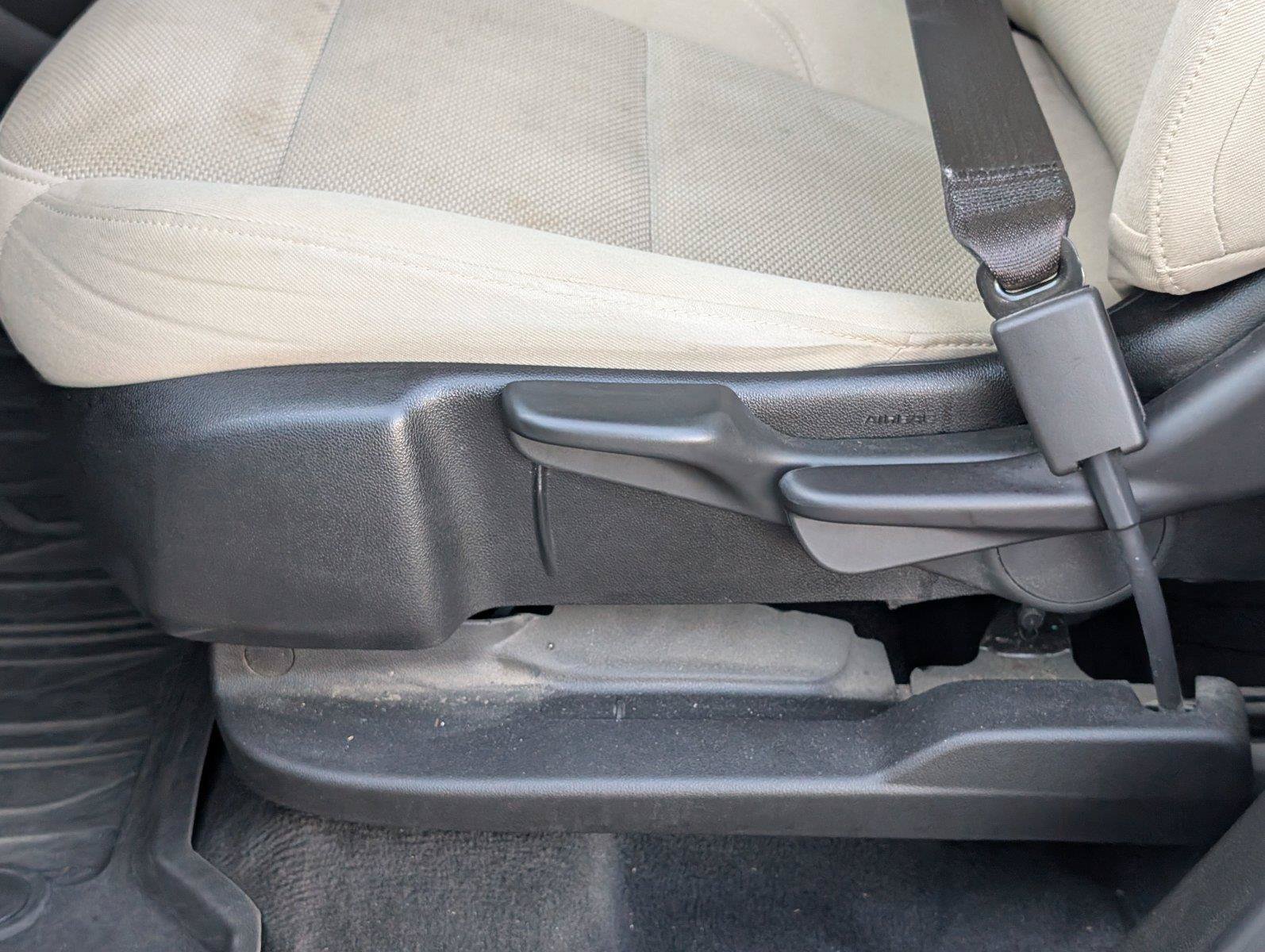 Used 2022 Chevrolet Traverse LS FWD image 17