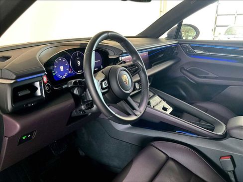 Used 2025 Porsche Macan Electric image 7