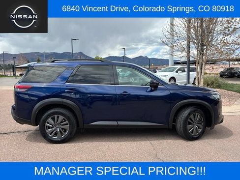 Used 2024 Nissan Pathfinder SV FWD image 8