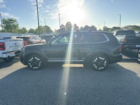 Used 2025 Kia Telluride S image 7