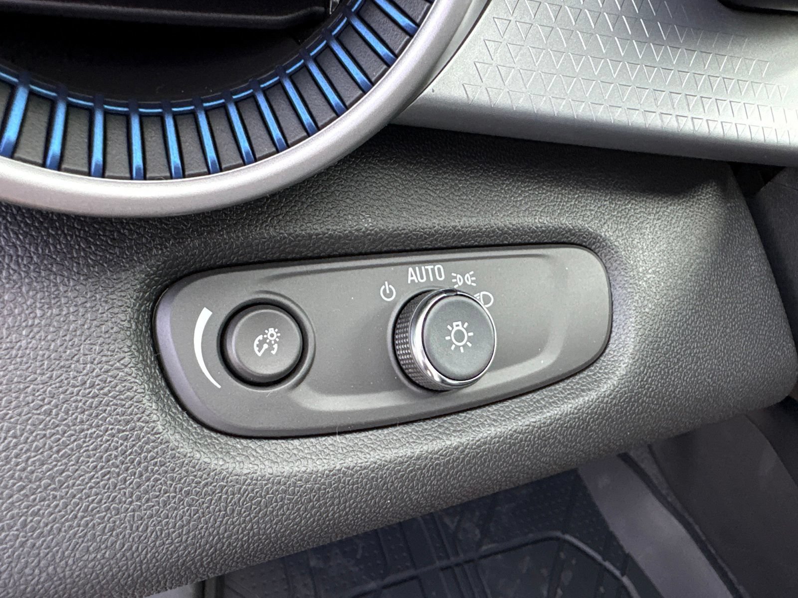 New 2026 Chevrolet Trax LS w/ LS Convenience Package FWD image 12