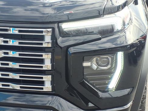 Used 2024 GMC Canyon Denali image 8