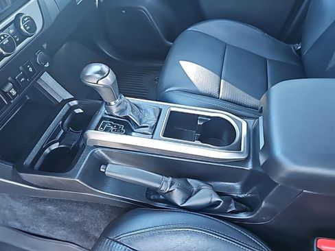 Used 2022 Toyota Tacoma Limited image 24