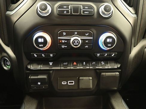 Used 2023 GMC Sierra 2500 AT4 image 16