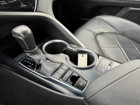 Used 2018 Toyota Camry XLE image 27