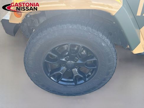 Used 2013 Jeep Wrangler Unlimited Sahara w/ Connectivity Group AWD/4WD image 37