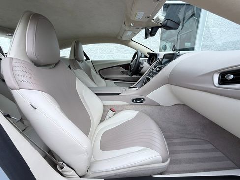 Used 2017 Aston Martin DB11 V12 image 39