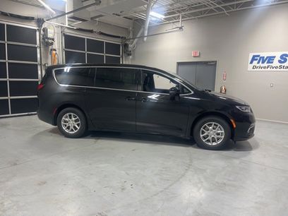 New 2026 Chrysler Pacifica Select