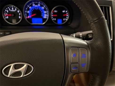 Used 2012 Hyundai Veracruz Limited w/ Entertainment Pkg image 17