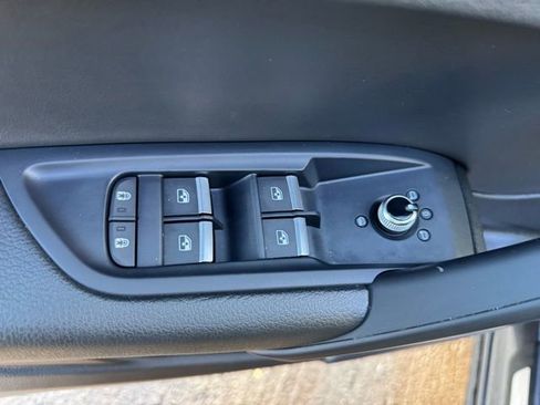 Certified 2025 Audi Q5 2.0T Premium image 11