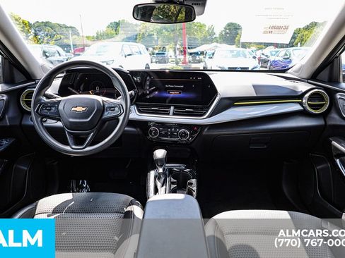 Used 2025 Chevrolet Trax LT FWD image 28