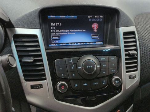 Used 2015 Chevrolet Cruze LT image 28