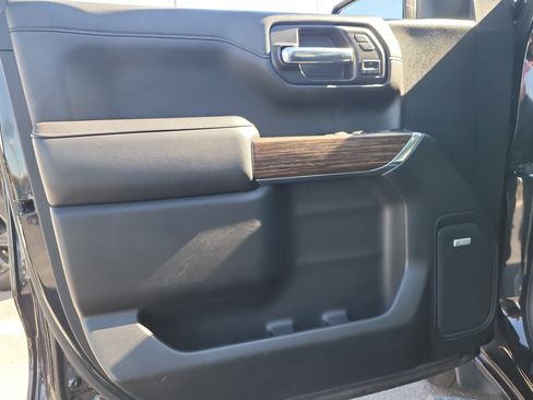 Used 2022 Chevrolet Silverado 1500 High Country w/ Technology Package image 16