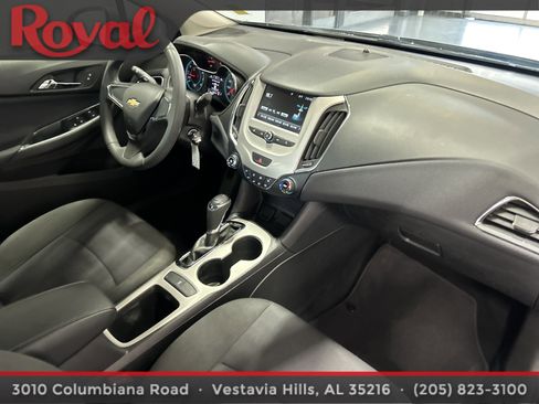 Used 2018 Chevrolet Cruze LS image 8